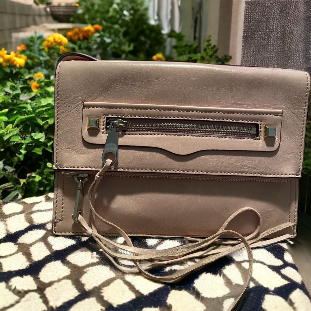 ⚫️⚫️NWOT Rebecca Minkoff multi pocket shoulder or crossbody bag, soft Leather